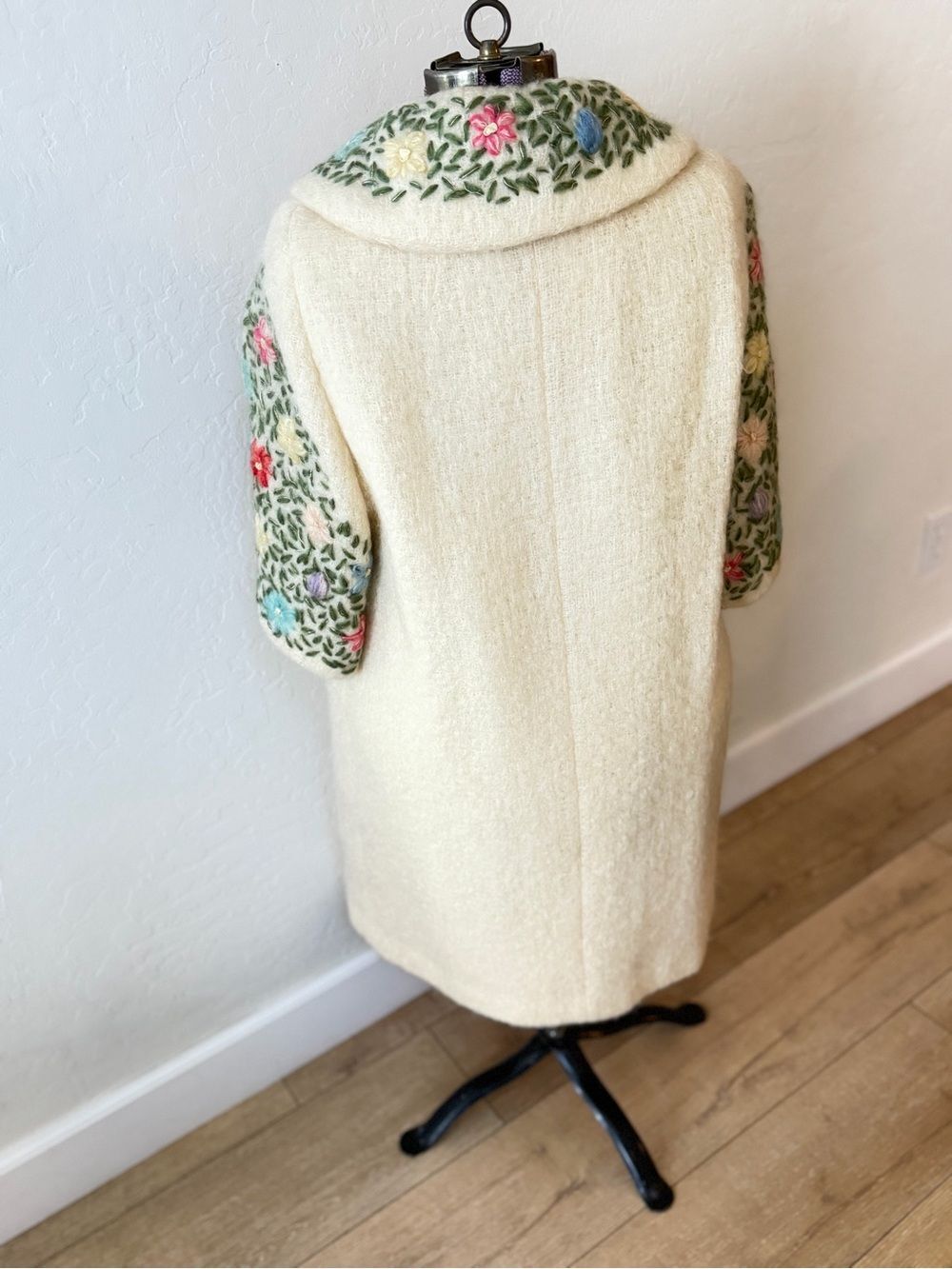 Vintage 1960s Bataldi Mohair Crewel Embroidered Coat S/M - Picture 3 of 15